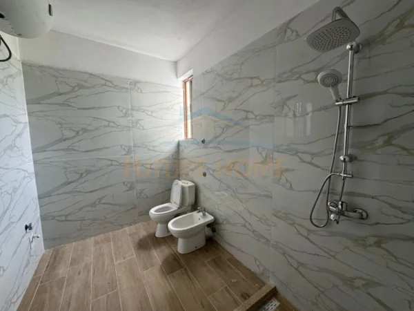 Durres, shitet shtepi Kati 2, 232 m² 150.000 € (arapaj)