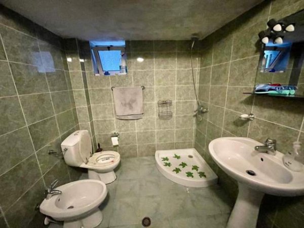 Tirane, jepet me qera apartament 3+1+BLK Kati 2, 132 m² 50.000 Leke (rruga e Kavajes)