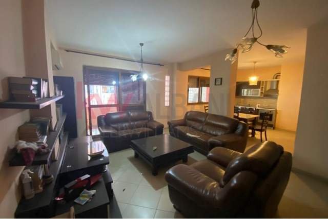 Tirane, shitet apartament Kati 4, 101 m² 135.000 Euro (Rruga e Kavajes/21 Dhjetori)