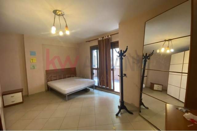 Tirane, shitet apartament Kati 4, 101 m² 135.000 Euro (Rruga e Kavajes/21 Dhjetori)