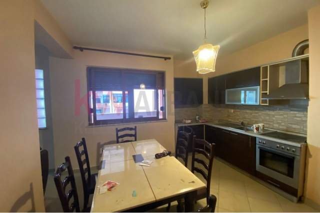Tirane, shitet apartament Kati 4, 101 m² 135.000 Euro (Rruga e Kavajes/21 Dhjetori)