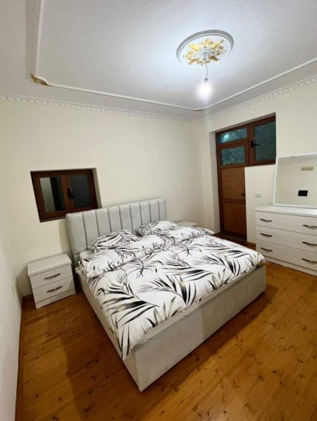 Tirane, jepet me qera apartament 2+1+BLK Kati 1, 90 m² 400 Euro (SAUK)