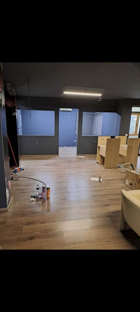 Tirane, jepet me qera zyre Kati 1, 120 m² 400 Euro (Bulevardi Migjeni)