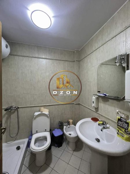 Tirane, jepet me qera apartament 4+1+BLK Kati 6, 168 m² 1.500 Euro (Blloku)