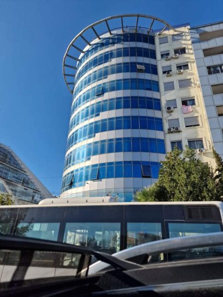 Tirane, jepet me qera ambjent zyre 1+1 Kati 7, 74 m² 350 Euro (Casa Italia)