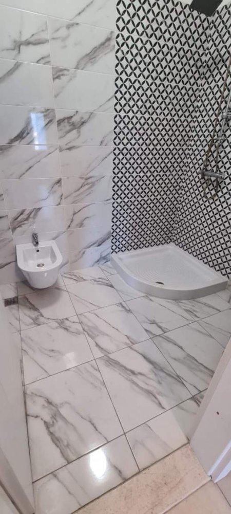 Tirane, jepet me qera apartament 2+1 Kati 3, 120 m² 450 Euro (Kinostudio, kompleks i ri rezidencial)