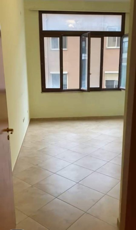Tirane, jepet me qera apartament 1+1+BLK Kati 2, 79 m² 500 Euro (KOMUNA PARISIT  (medar shtylla ))