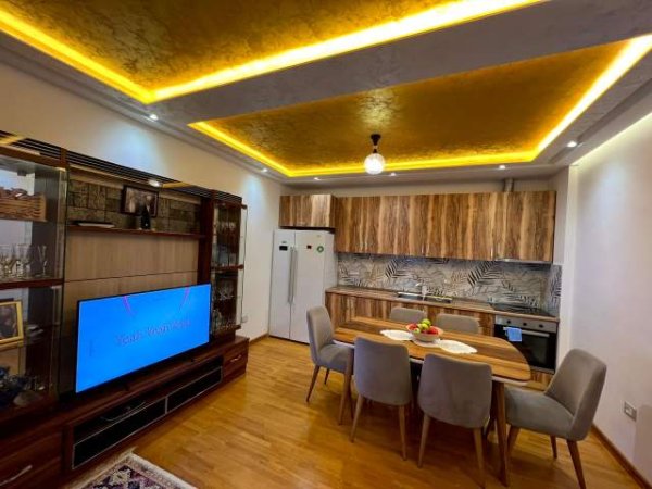 Tirane, jepet me qera apartament 3+1+BLK Kati 3, 100 m² 500 Euro (vilat gjermane)