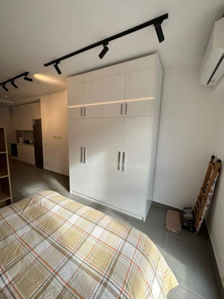 Tirane, jepet me qera apartament 1+1 Kati 2, 50 m² 350 Euro (Rruga e Kavajes/21 Dhjetori)