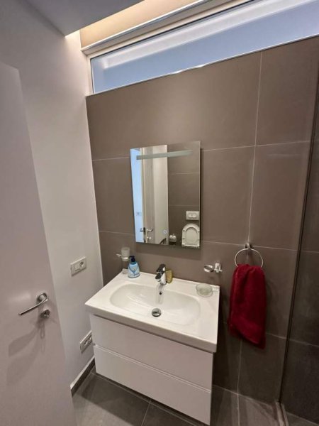 Tirane, jepet me qera apartament 1+1 Kati 2, 50 m² 350 Euro (Rruga e Kavajes/21 Dhjetori)