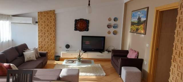 Tirane, jepet me qera apartament 2+1 Kati 5, 98 m² 550 Euro (Myslym Shyri)