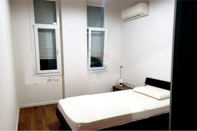 Tirane, jepet me qera apartament 2+1 105 m² 750  (ZOGU I ZI)