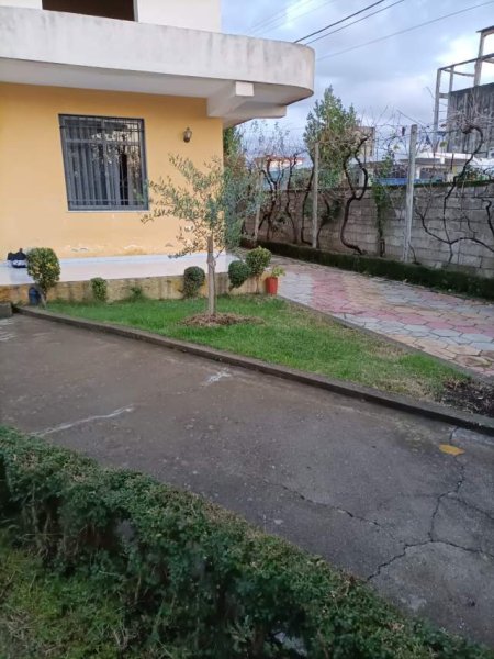 Tirane, jepet me qera shtepi 2+1+BLK+oborr+bace, Kati 0, 100 m² 25.000 Leke (Vangjel Noti)