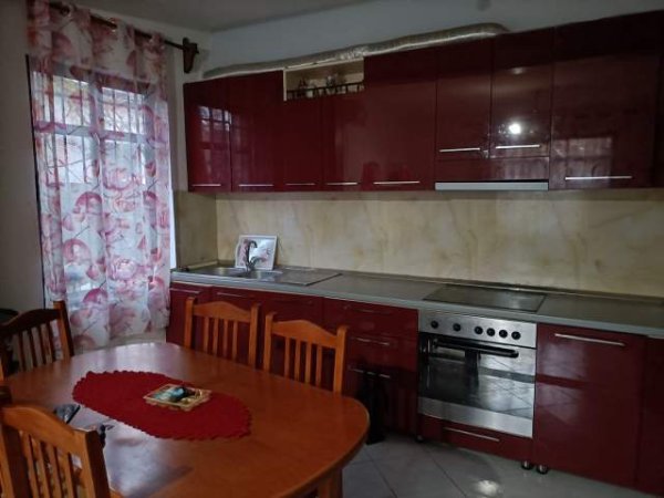 Tirane, jepet me qera shtepi 2+1+BLK+oborr+bace, Kati 0, 100 m² 25.000 Leke (Vangjel Noti)