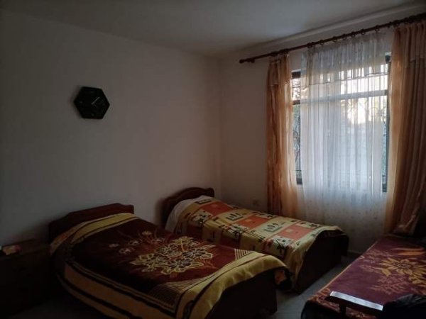 Tirane, jepet me qera shtepi 2+1+BLK+oborr+bace, Kati 0, 100 m² 25.000 Leke (Vangjel Noti)