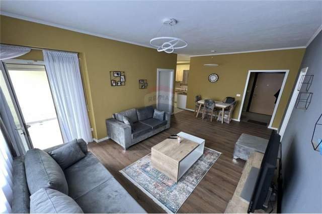 Tirane, jepet me qera apartament 2+1 89 m² 550 Euro (rruga karl gega)