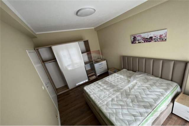 Tirane, jepet me qera apartament 2+1 89 m² 550 Euro (rruga karl gega)