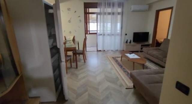 Tirane, jepet me qera apartament 4+1+BLK Kati 8, 140 m² 100.000 Leke (MYSLYM SHYRI)