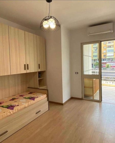 Tirane, jepet me qera apartament Kati 4, 100 m² 600 Euro (Komuna e parisit)