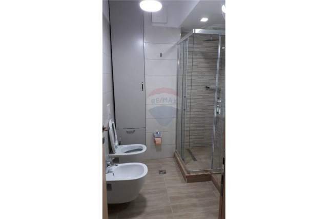 Tirane, jepet me qera apartament 110 m² 500 Euro (KODRA E DIELLIT)