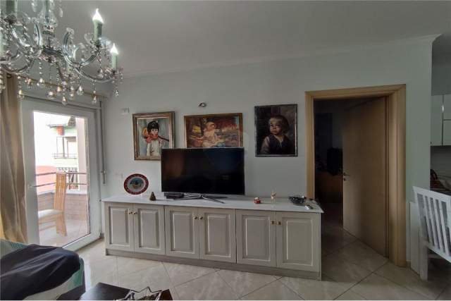Tirane, jepet me qera 2+1 110 m² 450 Euro (DON BOSKO)