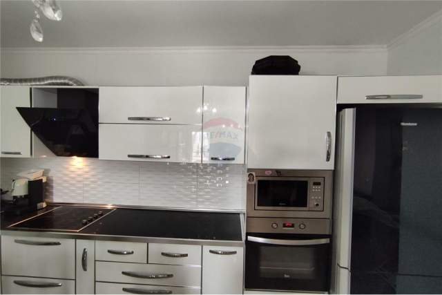 Tirane, jepet me qera 2+1 110 m² 450 Euro (DON BOSKO)