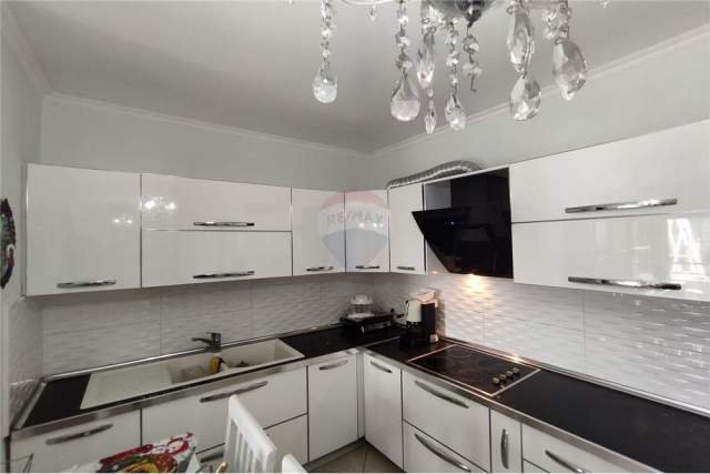 Tirane, jepet me qera 2+1 110 m² 450 Euro (DON BOSKO)