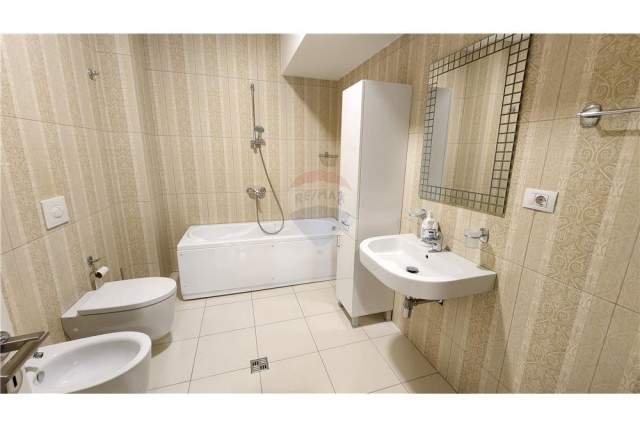Tirane, jepet me qera apartament 2+1 130 m² 1.400 Euro (AMBASADOR 3)