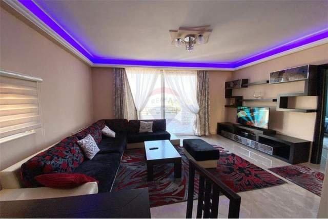Tirane, jepet me qera 2+1 130 m² 600 Euro (kopshti botaik)