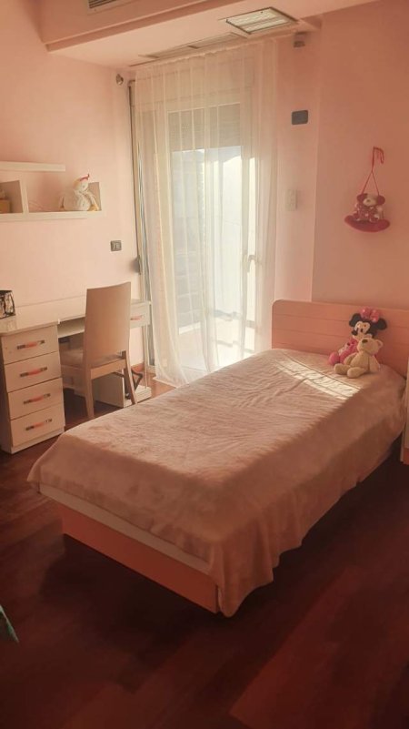 Apartament 2+1 me qira ne zonen e Bllokut ne Tirane