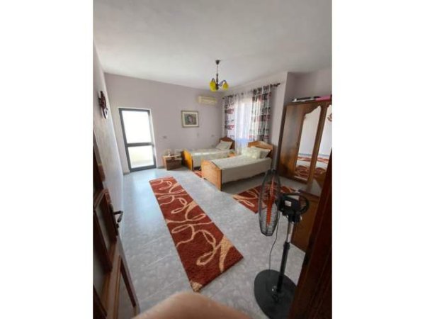 Tirane, jap me qera Vile 3 Katshe Kati 1, 365 m² 1.200 Euro