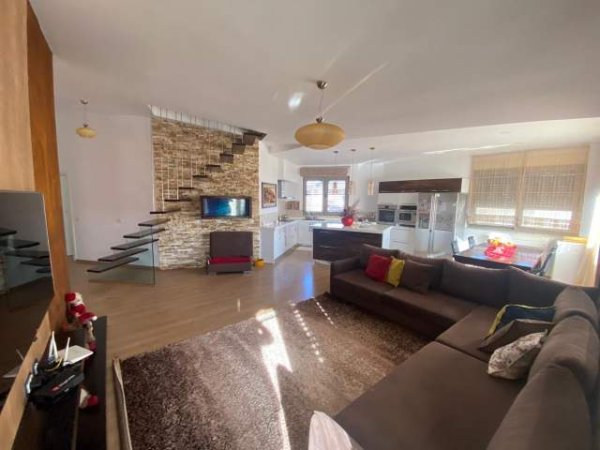 Tirane, jepet me qera apartament 3+1+BLK Kati 6, 140 m² 1.000 Euro (Liqeni i Thate)