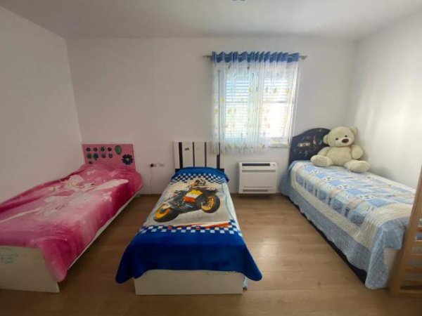 Tirane, jepet me qera apartament 3+1+BLK Kati 6, 140 m² 1.000 Euro (Liqeni i Thate)