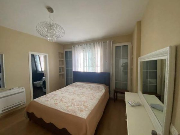 Tirane, jepet me qera apartament 3+1+BLK Kati 6, 140 m² 1.000 Euro (Liqeni i Thate)
