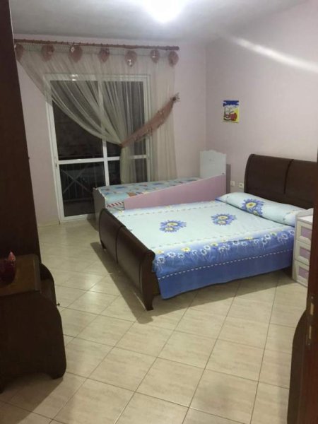 Tirane, jepet me qera apartament 1+1 81 m² 380 Euro (GLOBE)