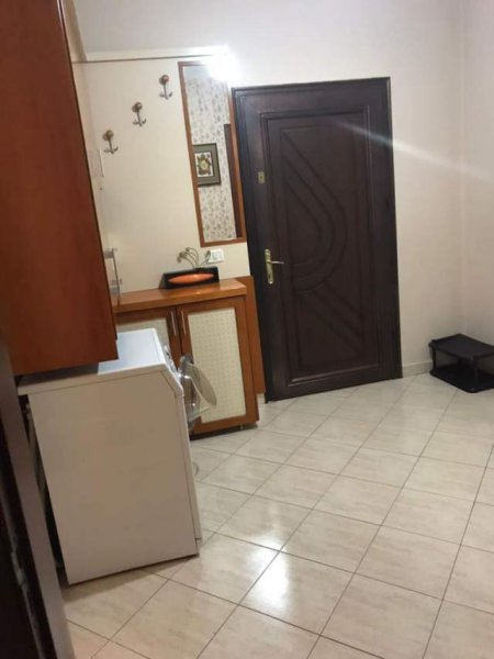 Tirane, jepet me qera apartament 1+1 81 m² 380 Euro (GLOBE)