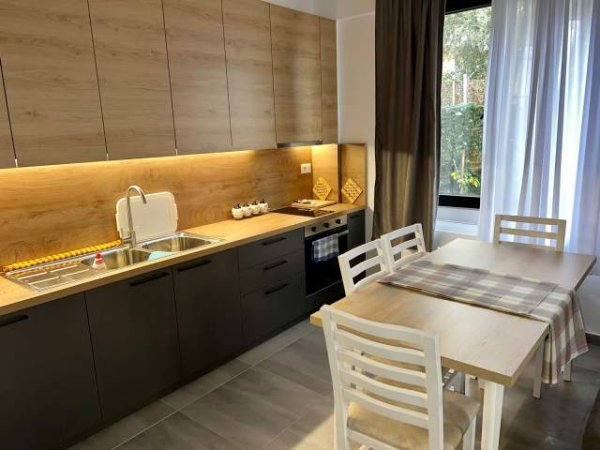 Tirane, jepet me qera shtepi 1+1 Kati 1, 60 m² 400 Euro (Rrethrrotullimi i Selites)