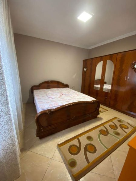 Tirane, jepet me qera apartament 2+1 Kati 2, 100 m² 350 Euro (rruga 5 Maji)