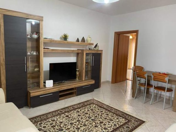 Tirane, jepet me qera apartament 3+1 Kati 6, 125 m² 600 Euro (9 Kateshet)