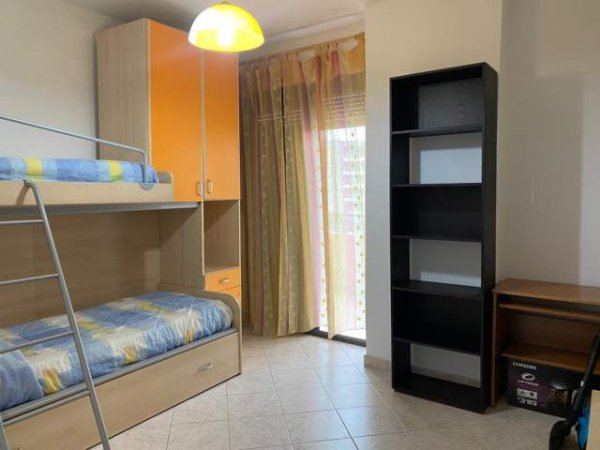 Tirane, jepet me qera apartament 3+1 Kati 6, 125 m² 600 Euro (9 Kateshet)