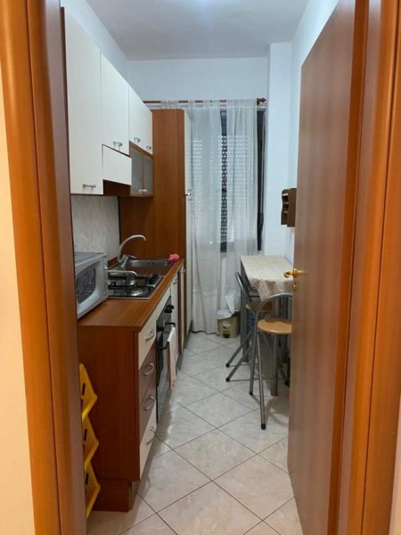 Tirane, jepet me qera apartament 3+1 Kati 6, 125 m² 600 Euro (9 Kateshet)