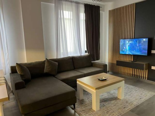 Tirane, jepet me qera shtepi 1+1 Kati 1, 60 m² 400 Euro (Rrethrrotullimi i Selites)