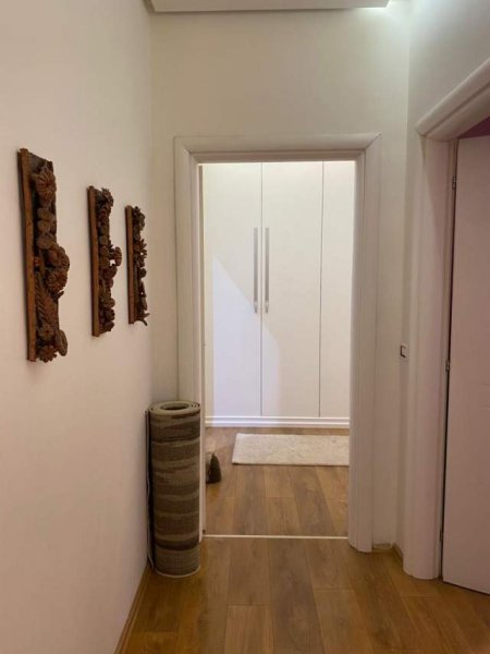 Tirane, jepet me qera apartament 2+1 Kati 8, 103 m² 800 Euro (Rruga e Barrikadave)