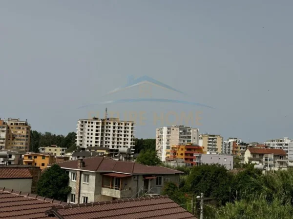 Durres, shitet shtepi Kati 2, 232 m² 150.000 € (arapaj)