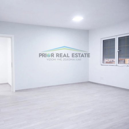 Tirane, jepet me qera apartament 2+1+2+tarrace per zyra, Kati 6, 193 m² 100.000leke/muaj (Sheshi Willson)