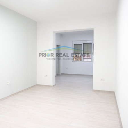 Tirane, jepet me qera apartament 2+1+2+tarrace per zyra, Kati 6, 193 m² 100.000leke/muaj (Sheshi Willson)