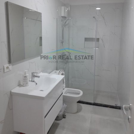 Tirane, jepet me qera apartament 2+1+2+tarrace per zyra, Kati 6, 193 m² 100.000leke/muaj (Sheshi Willson)