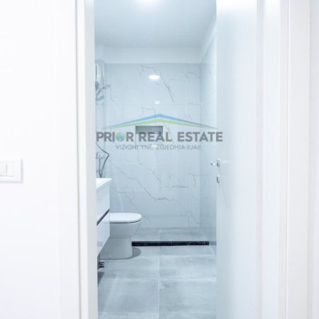 Tirane, jepet me qera apartament 2+1+2+tarrace per zyra, Kati 6, 193 m² 100.000leke/muaj (Sheshi Willson)