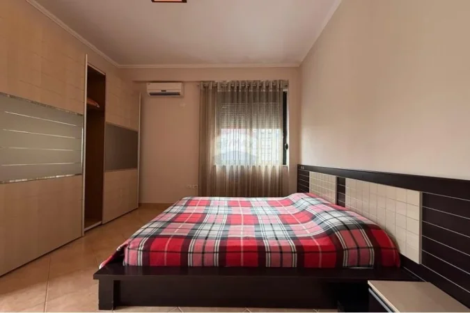 Tirane, jepet me qera apartament 1+1 Kati 2, 95 m² 550 € (Liqeni i Thate)