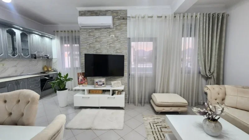 Tirane, shitet Vile , 266.000 € (Kamez)